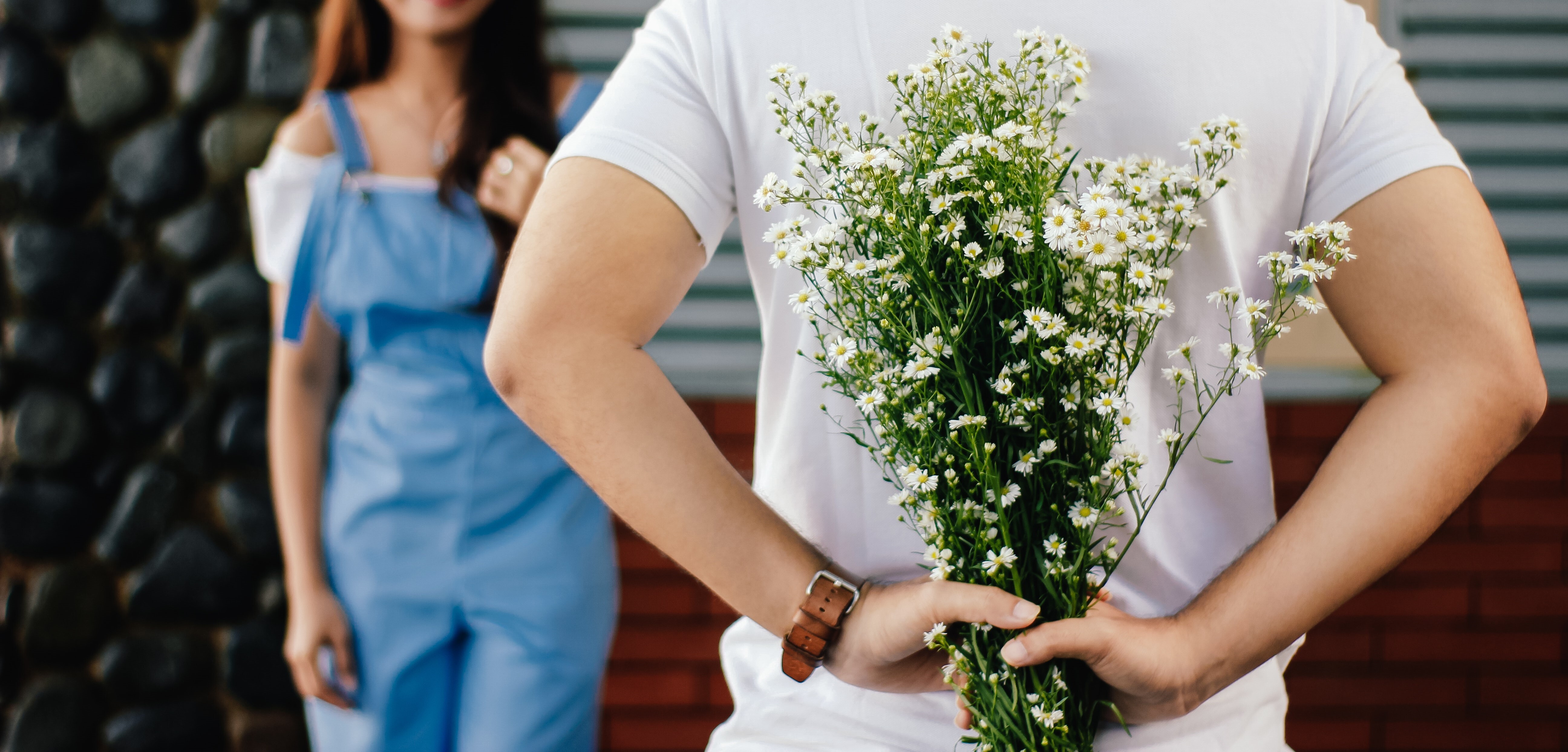 Couple on first date holding flowers
