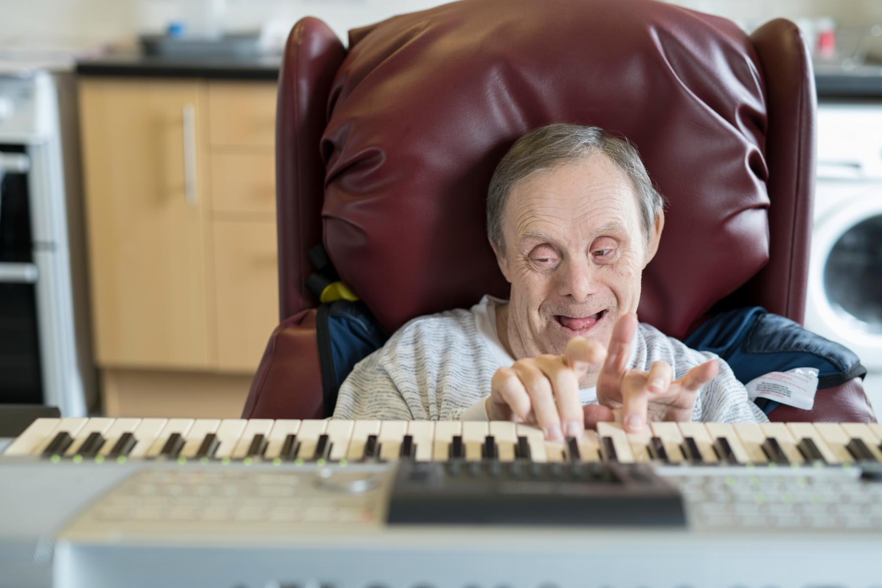 PWS Ian playing the piano